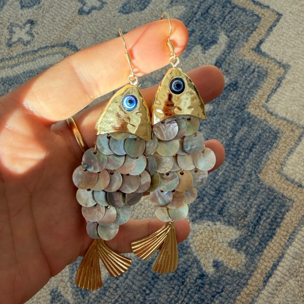 Perla Fish Goddess Gold Earrings - Picture 6 of 8